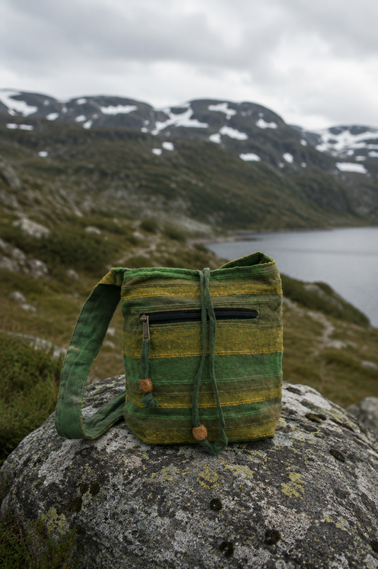 Nepal Sling Bag · Nordisk Skovgrøn