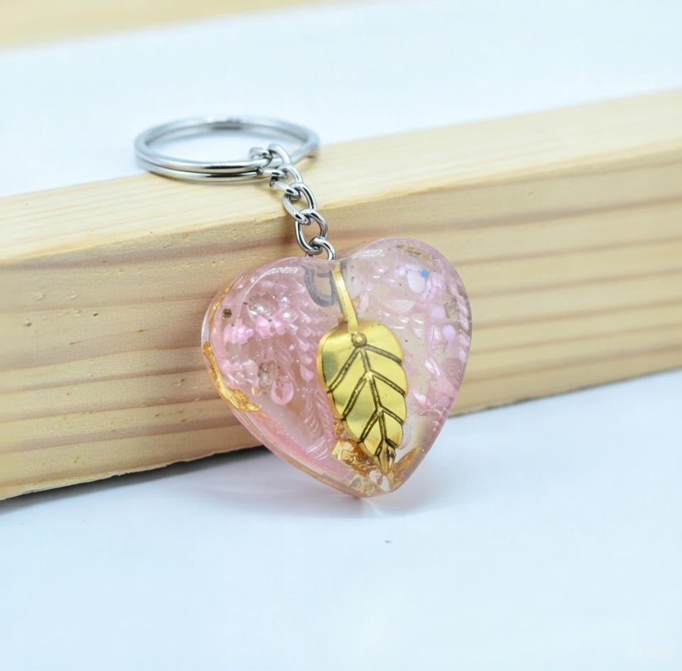 Orgonite Nøglering – Rosekvarts Hjerte med Guldblad