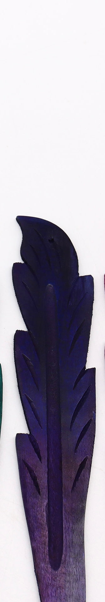 Bladformet røgelsesholder i mangotræ.