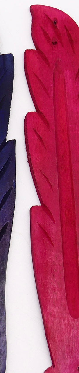 Bladformet røgelsesholder i mangotræ.